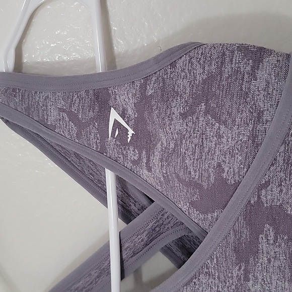 EUC Gymshark Women's Sports Purple bra size small - Picture 3 of 7